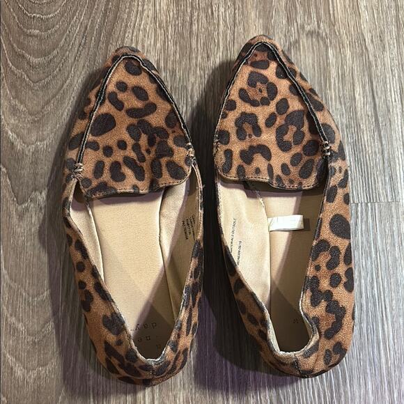 a new day women’s leopard print Tan pointed toe flats Loafers cheetah 6 animal - Picture 1 of 5